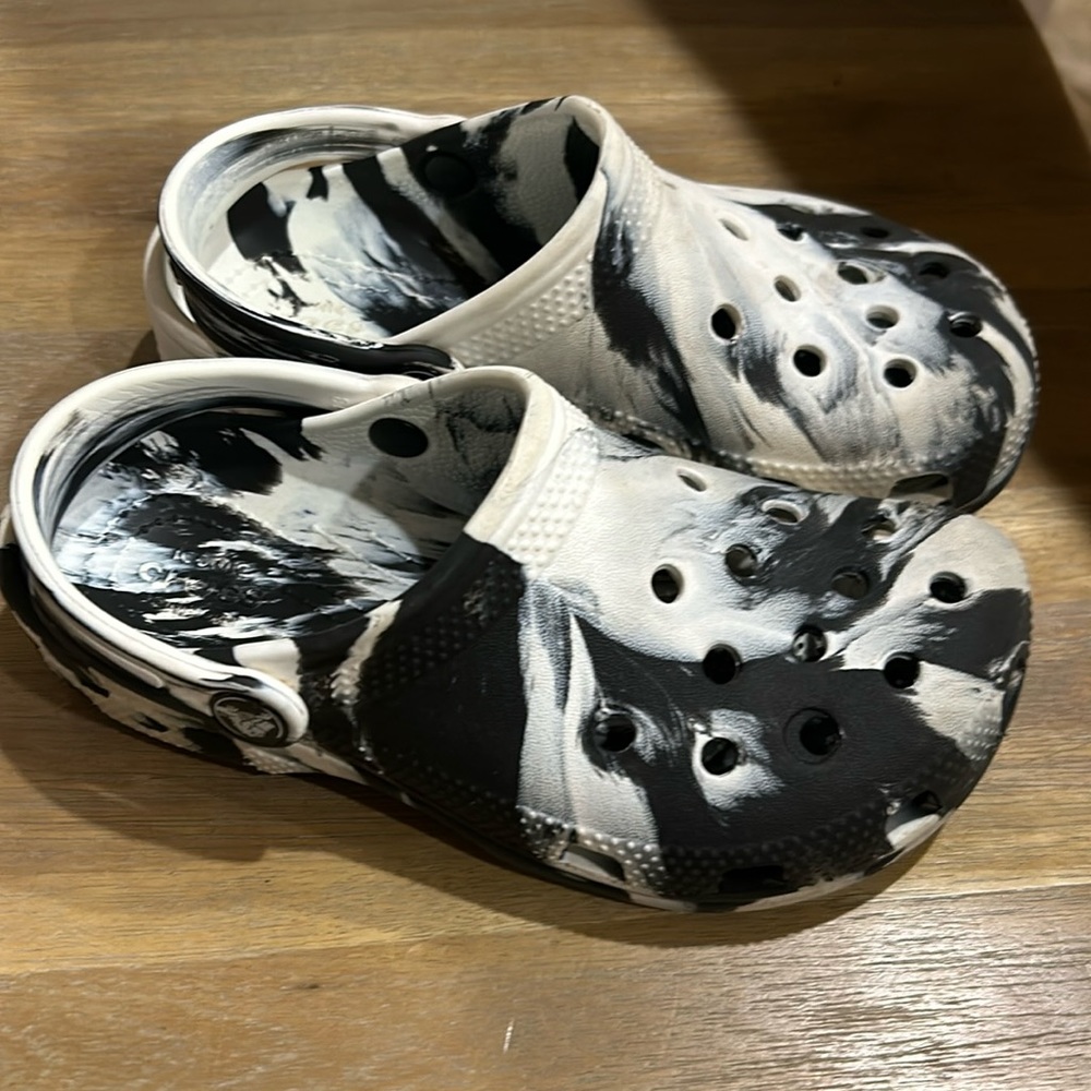 Kids Crocs. Great condition. Size 13 little kids.